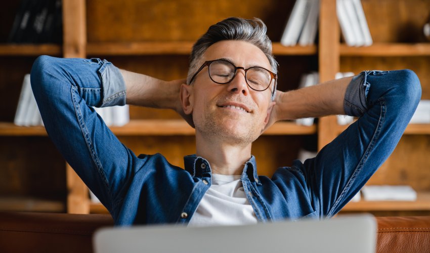Employee Resting While Working On Laptop E Learni 2022 04 13 17 04 42 Utc