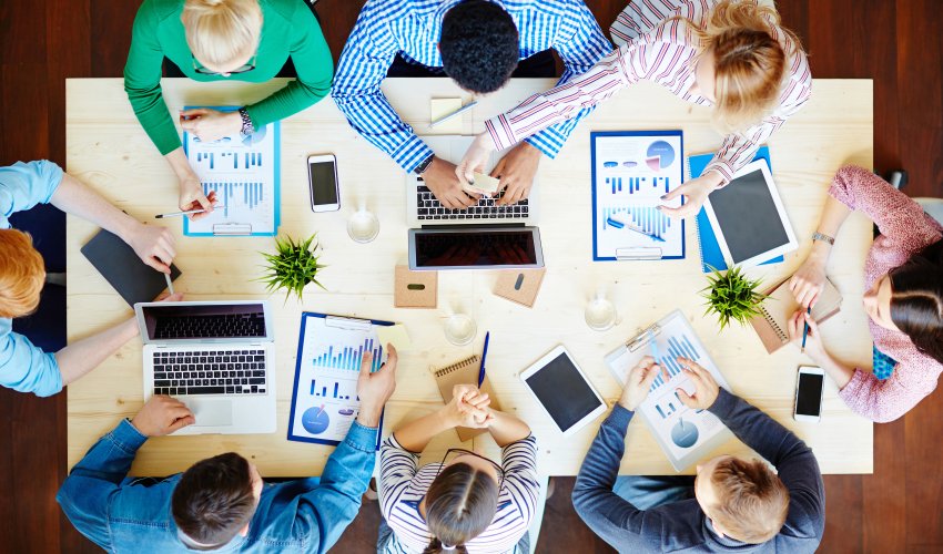 Business Meeting P2R3CQ9